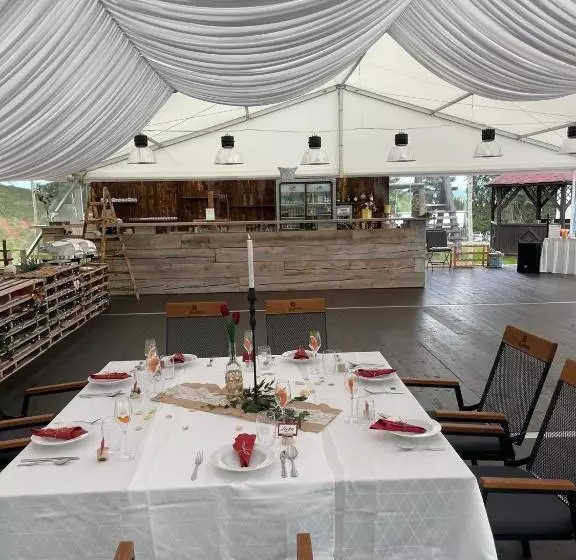 Majatalo Penzion Tadeášovy Domky