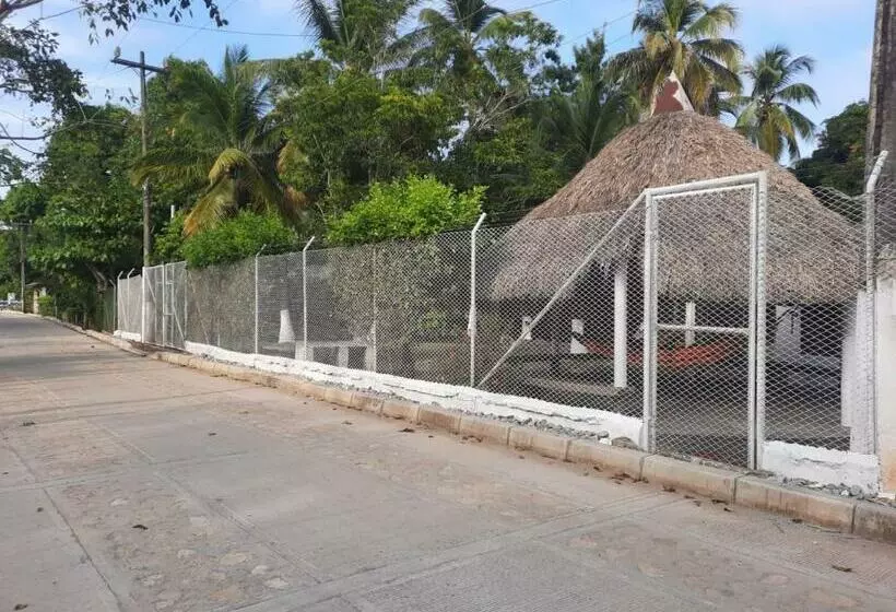 ユースホステル Hostal Roldan