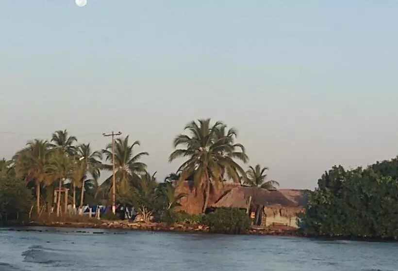 ユースホステル Hostal Roldan