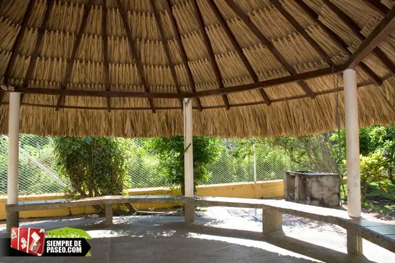 ユースホステル Hostal Roldan