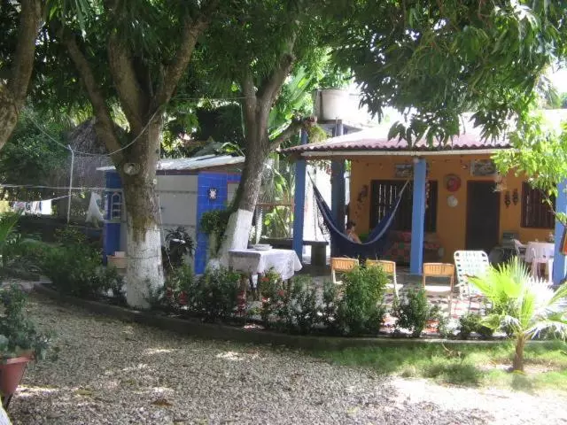 ユースホステル Hostal Roldan