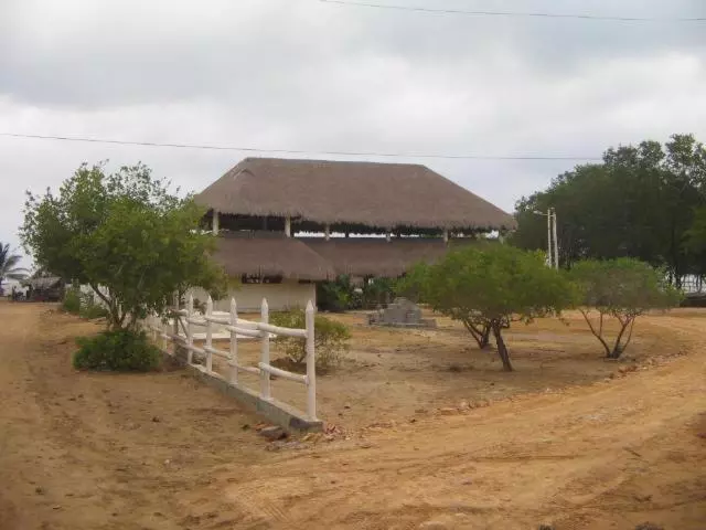 ユースホステル Hostal Roldan