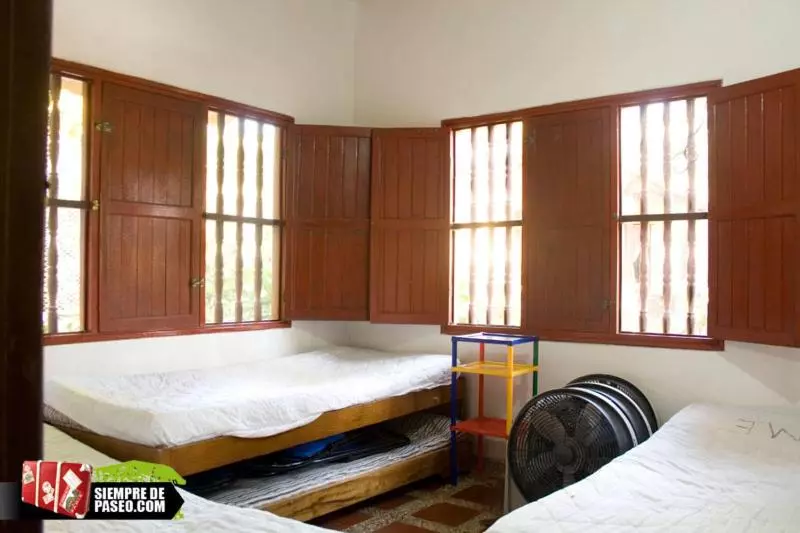 ユースホステル Hostal Roldan