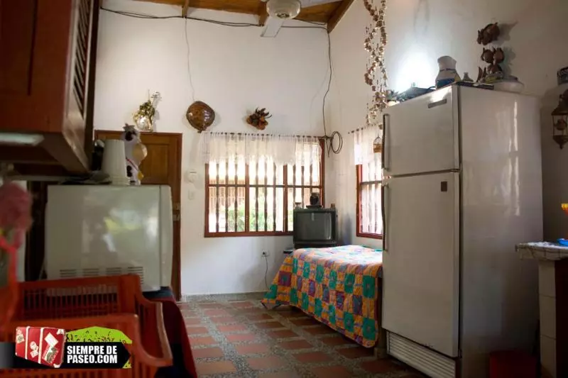 ユースホステル Hostal Roldan