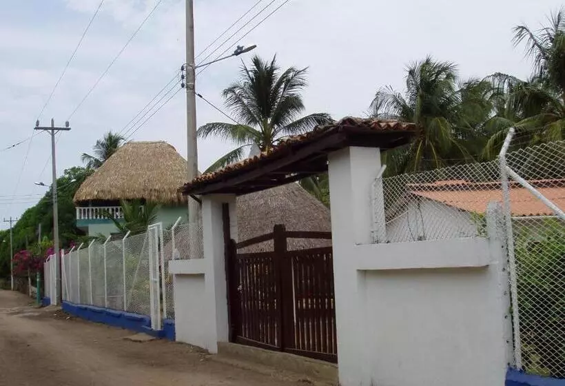 ユースホステル Hostal Roldan