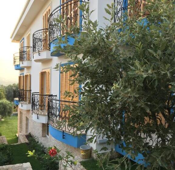 Clementin Suits Sigacık