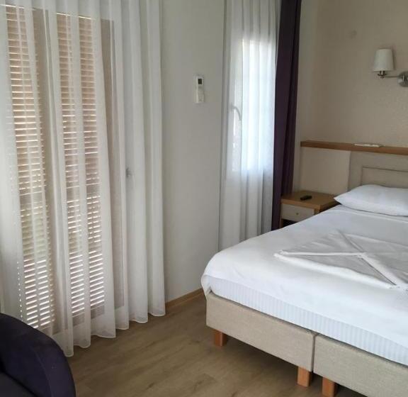 Clementin Suits Sigacık