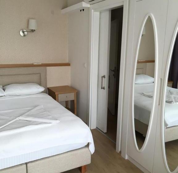 Clementin Suits Sigacık