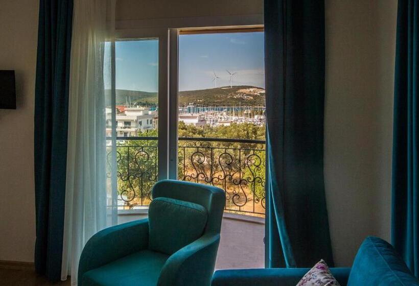 Clementin Suits Sigacık