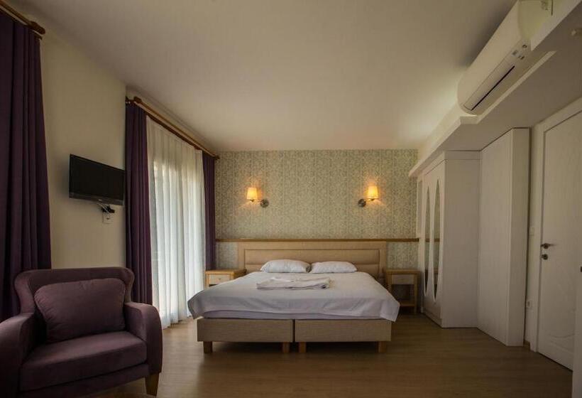 Clementin Suits Sigacık