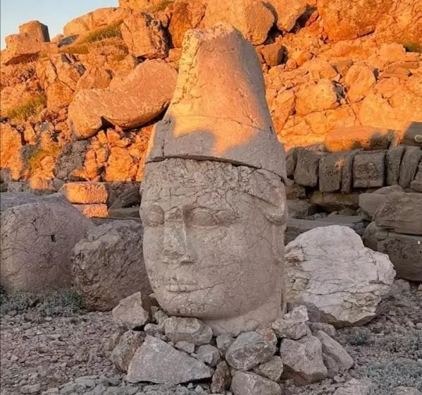 モーテル Nemrut Dağı Işik Pansi̇on