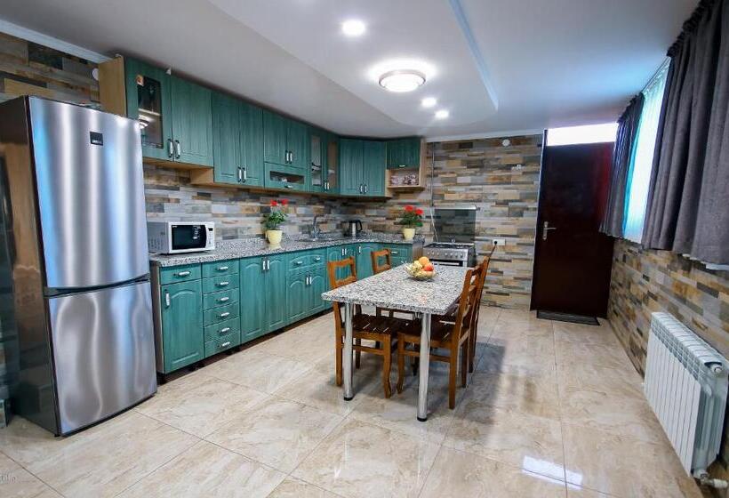 پانسیون Green Garden Guest House