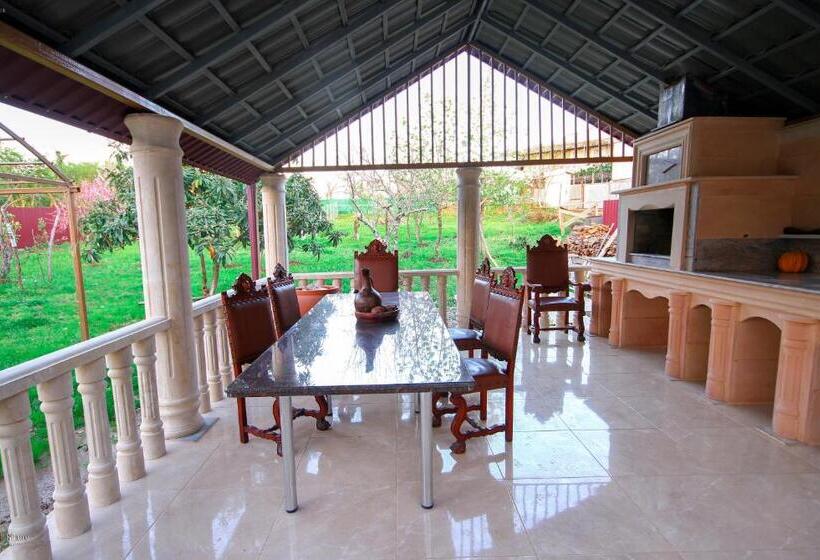 پانسیون Green Garden Guest House