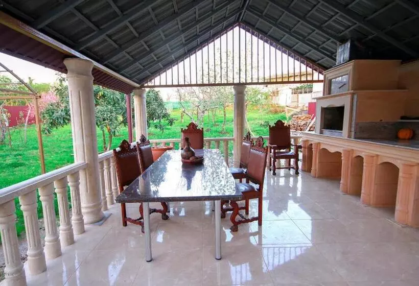 پانسیون Green Garden Guest House