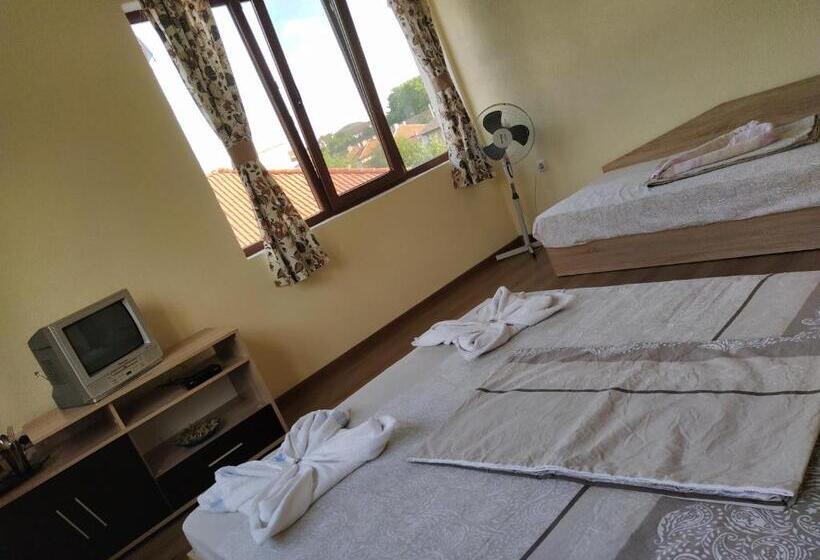 פנסיון Guest House Proynovi