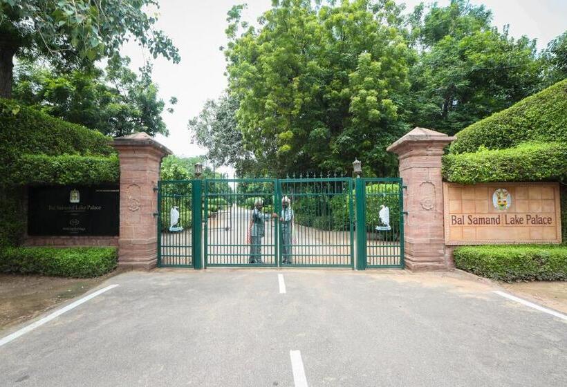 منتجع Welcomheritage Bal Samand Lake Palace