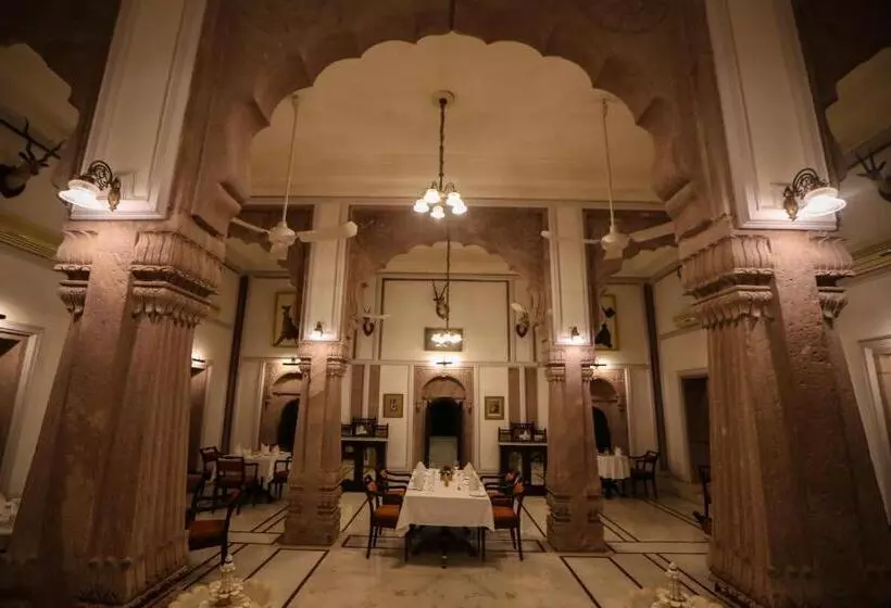 リゾートホテル Welcomheritage Bal Samand Lake Palace