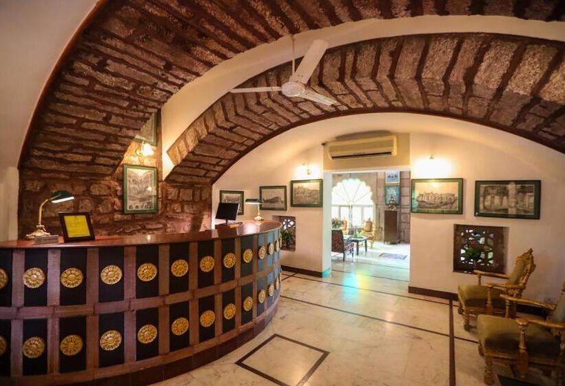 منتجع Welcomheritage Bal Samand Lake Palace