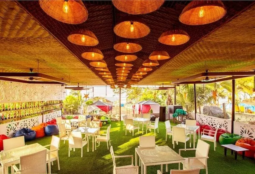 ホテル Acorn Beach Resort & Spa Goa