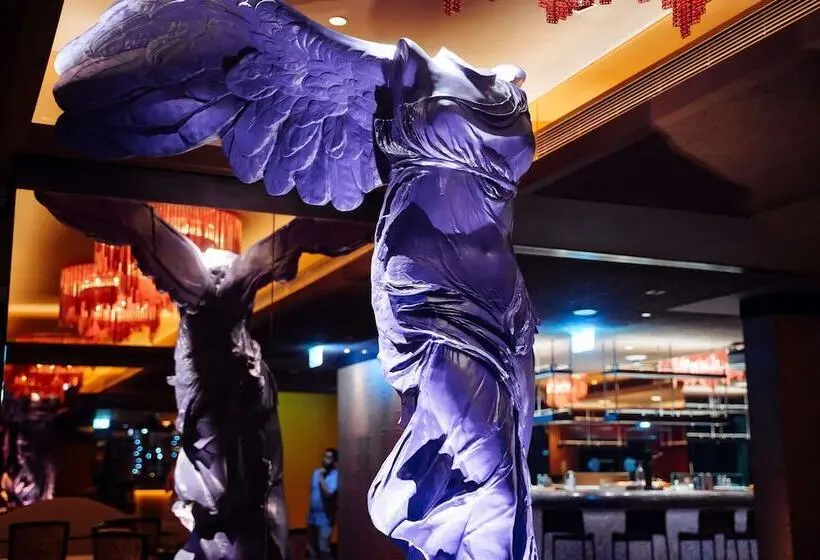 هتل Hilton Dubai Palm Jumeirah