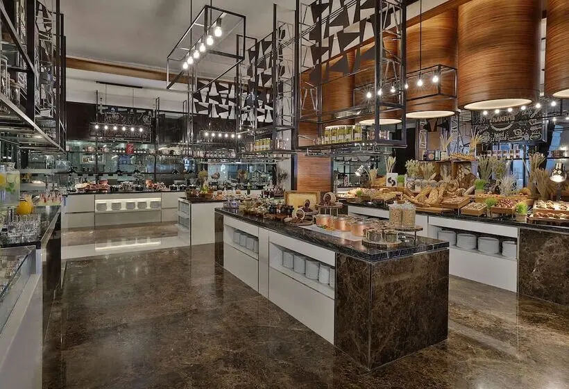 هتل Hilton Dubai Palm Jumeirah