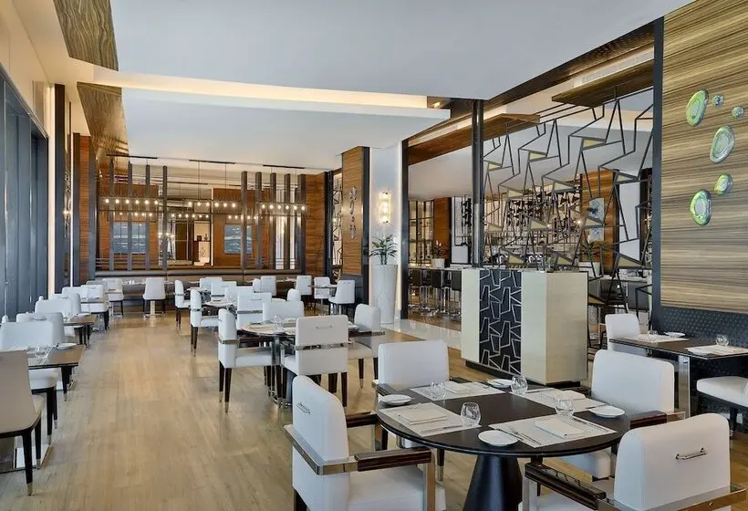 هتل Hilton Dubai Palm Jumeirah