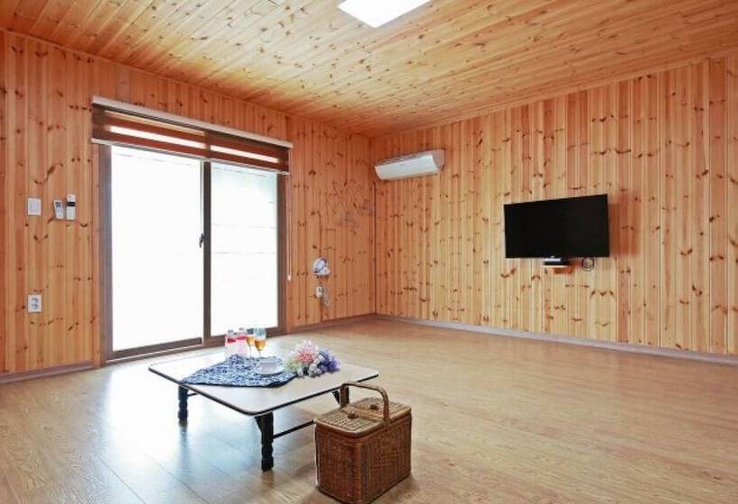 Pension Gyeongju Star Garret Bed And Breakfast