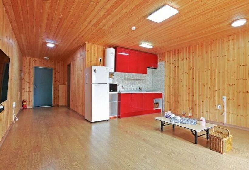 Pension Gyeongju Star Garret Bed And Breakfast