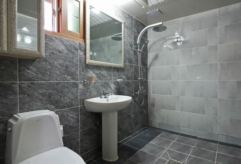 Pension Gyeongju Star Garret Bed And Breakfast