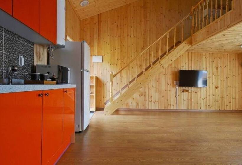 Pension Gyeongju Star Garret Bed And Breakfast