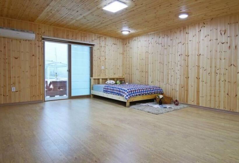 Pension Gyeongju Star Garret Bed And Breakfast