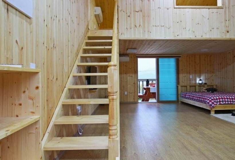 Pension Gyeongju Star Garret Bed And Breakfast