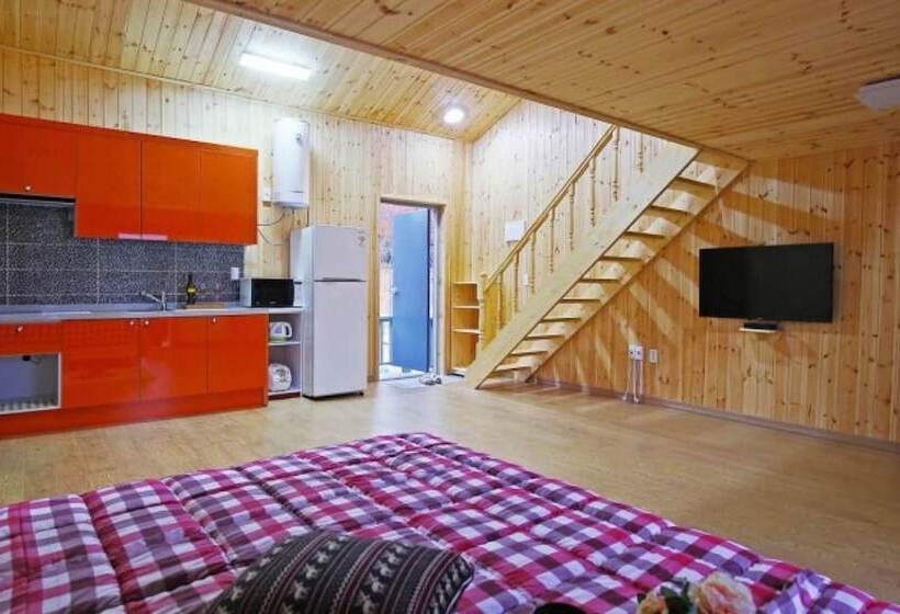 Pension Gyeongju Star Garret Bed And Breakfast