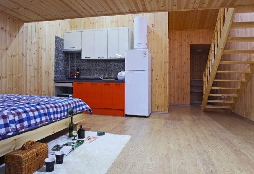 Pension Gyeongju Star Garret Bed And Breakfast