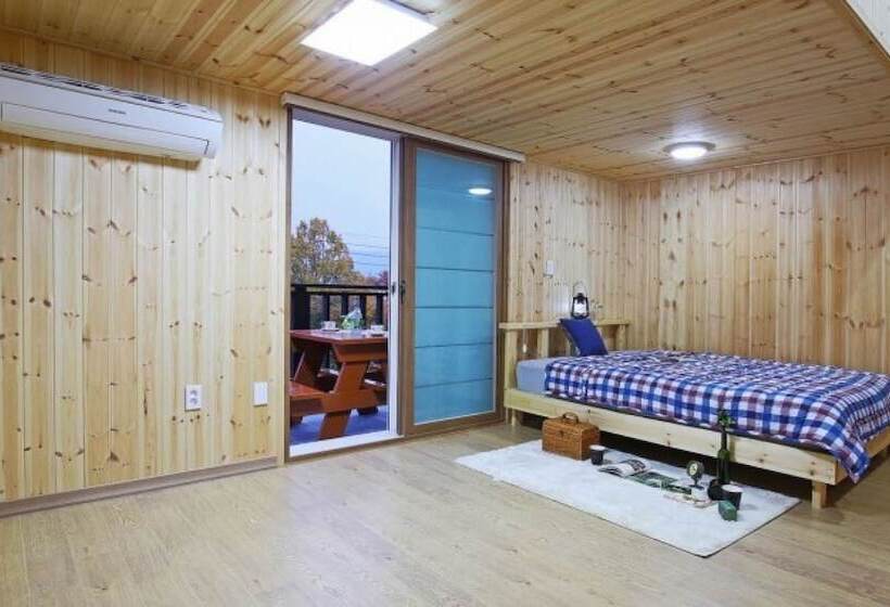Pension Gyeongju Star Garret Bed And Breakfast