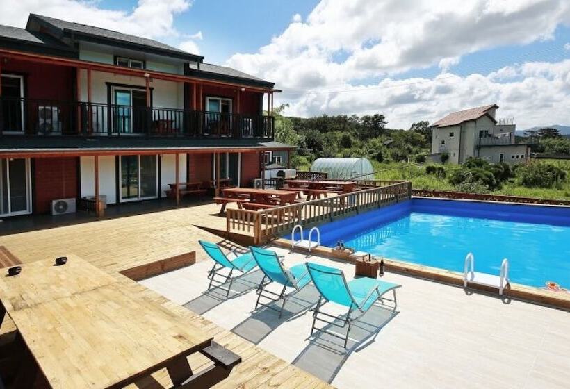 Pension Gyeongju Star Garret Bed And Breakfast