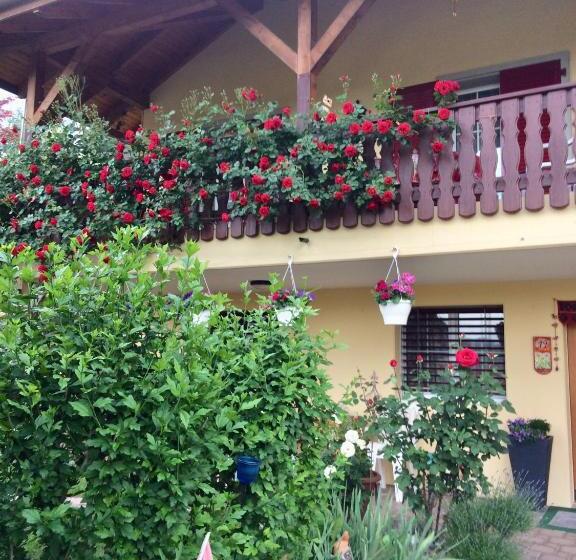 Bed & Breakfast Mona S Sleep & Go