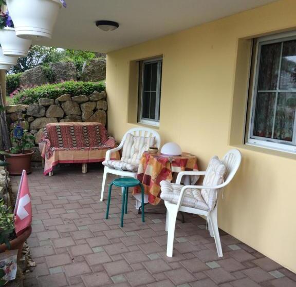 Bed & Breakfast Mona S Sleep & Go