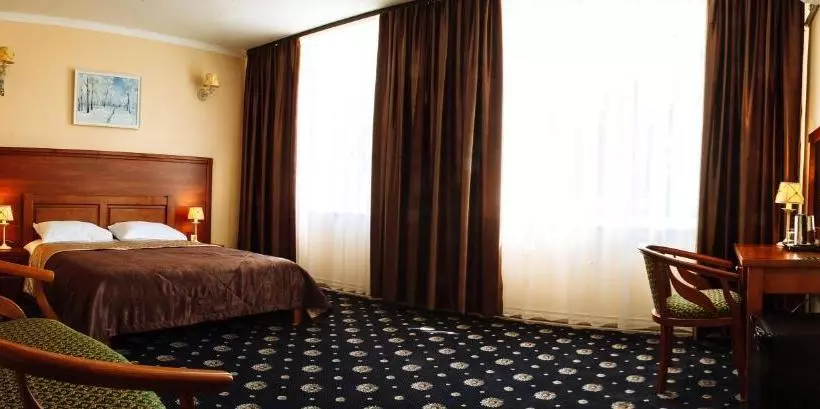 Hotelli отельно ресторанный комплекс златогор