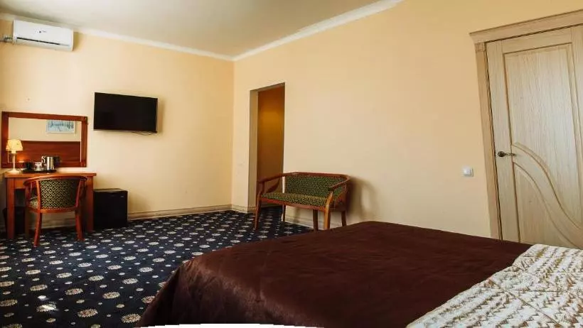 Hotelli отельно ресторанный комплекс златогор