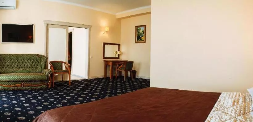 Hotelli отельно ресторанный комплекс златогор