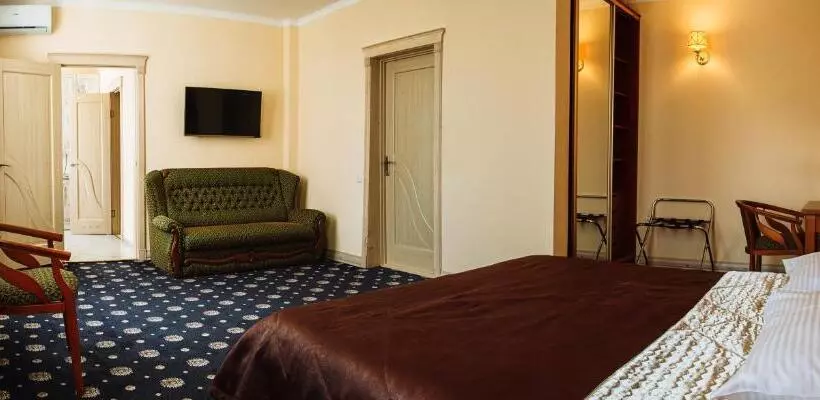 Hotelli отельно ресторанный комплекс златогор