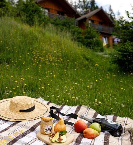 בית מלון כפרי медовий двір