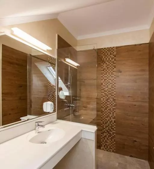 هتل Camelot Resort