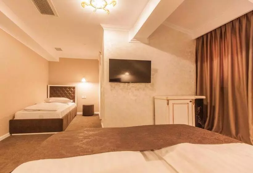 هتل Camelot Resort