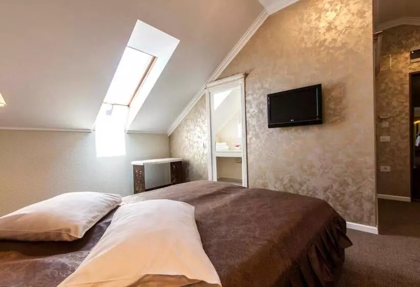 هتل Camelot Resort