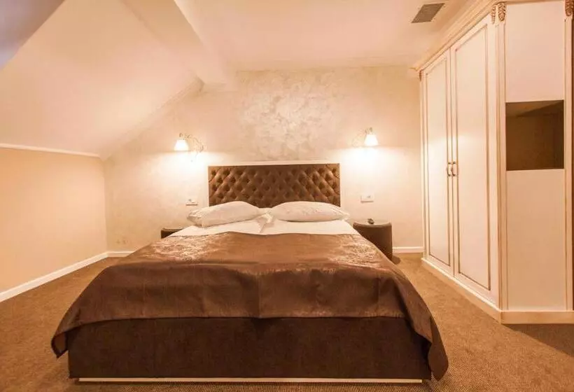 هتل Camelot Resort
