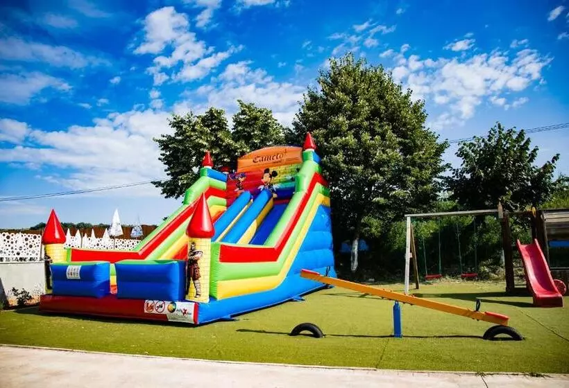 هتل Camelot Resort