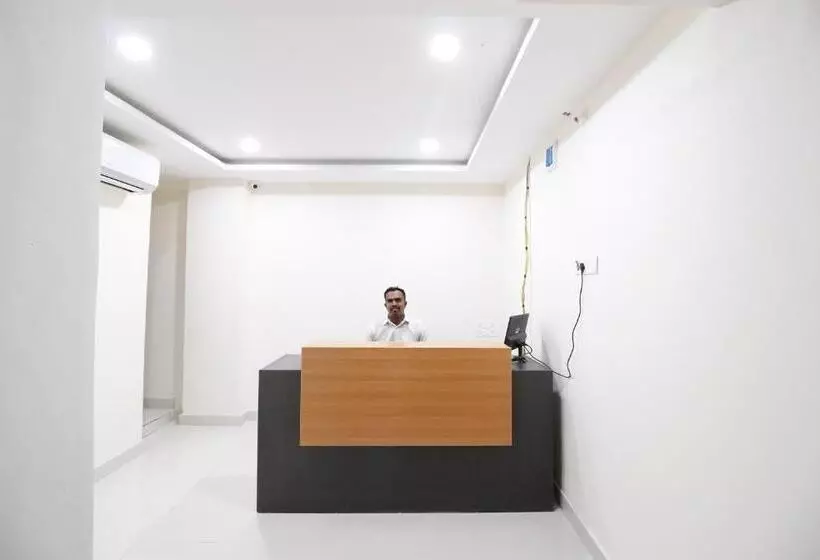 ホテル Super Collection O 7 Treat Near Amanora Mall