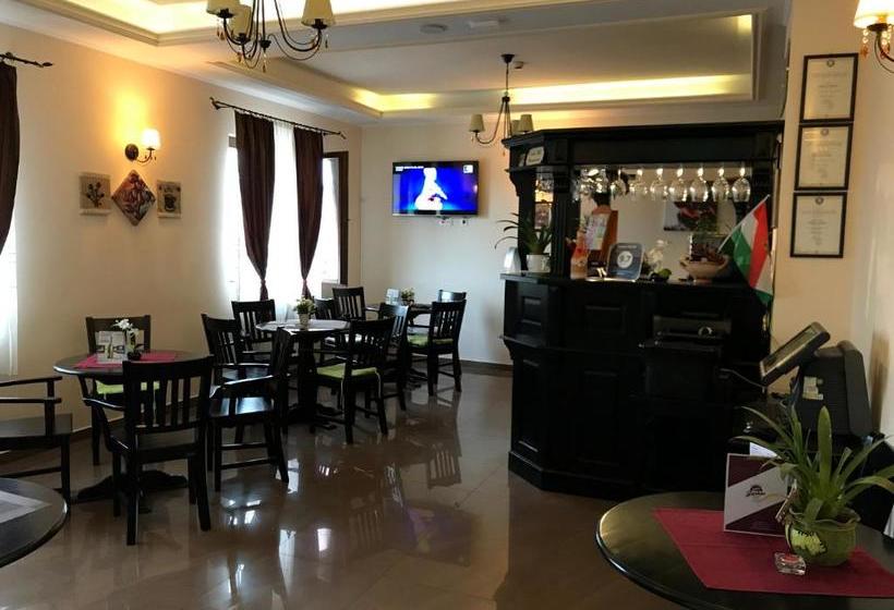 فندق Farkas Panzió